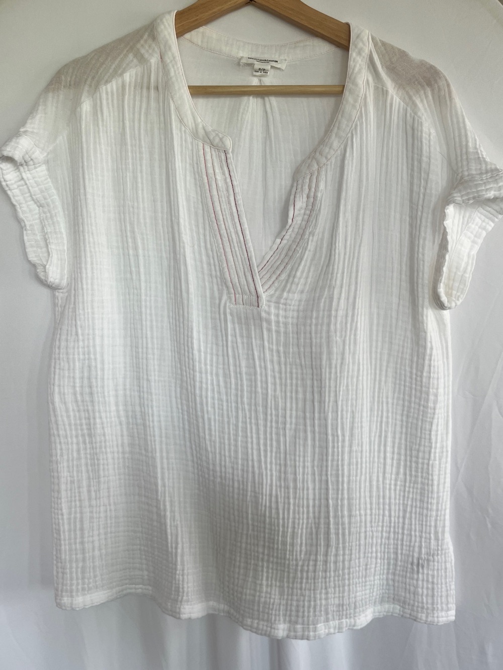 beachlunchlounge White Cotton Gauze Split-Neck Top